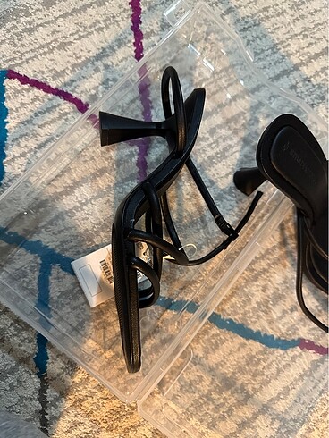 Stradivarius Bantlı Topuklu Sandalet - Görsel 7