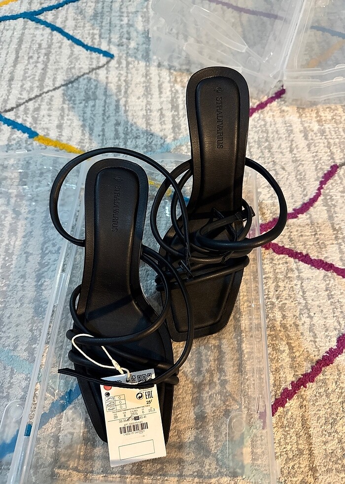 Stradivarius Bantlı Topuklu Sandalet - Görsel 4