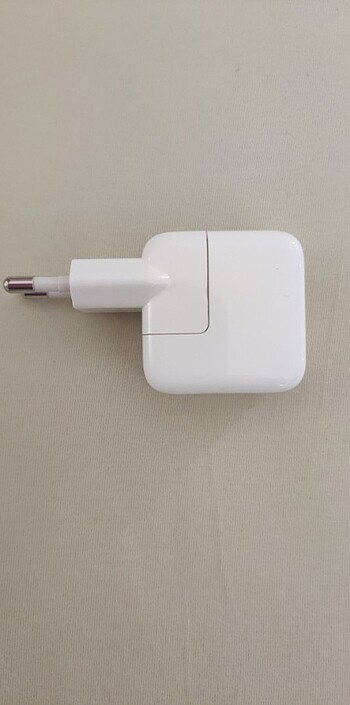 Orijinal Apple iPod/iPhone/iPad Şarjı , 10V. Temiz ve sorunsuz. 