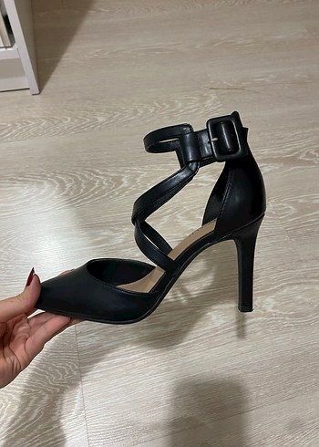 Mango Tokalı Siyah Stiletto Topuklu Kadın Ayakkabı