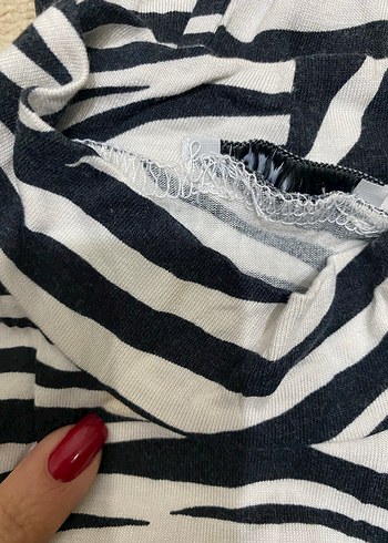 Zebra Desenli Uzun Kollu Boğazlı Bluz - Görsel 2