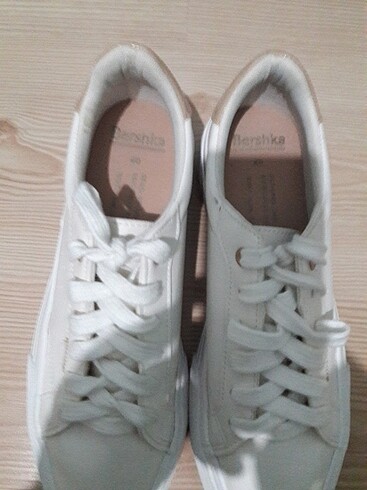 Bershka Berska beyaz spor ayakkabı 40 numara