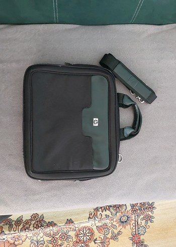 Hp HP SİYAH LAPTOP ÇANTASI 39X32 CM 6 CM KALINLIK. son fiyat