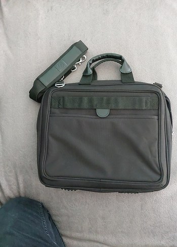 Beden HP SİYAH LAPTOP ÇANTASI 39X32 CM 6 CM KALINLIK. son fiyat