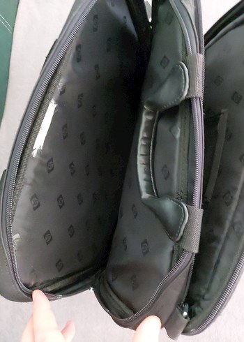 HP SİYAH LAPTOP ÇANTASI 39X32 CM  6 CM KALINLIK. son fiyat - Görsel 6