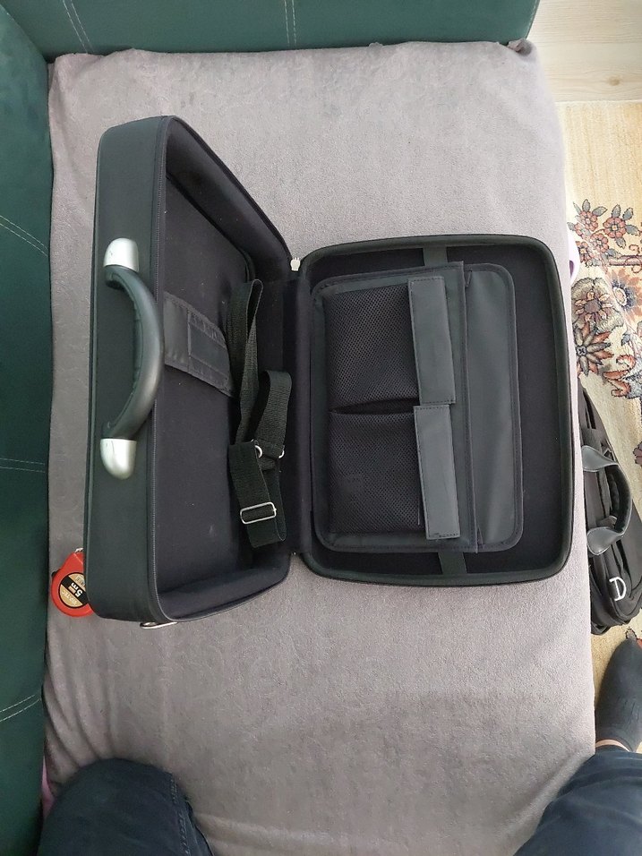 TOSHİBA SİYAH LAPTOP ÇANTASI 44X34 CM 10 CM KALINLIK - Görsel 3