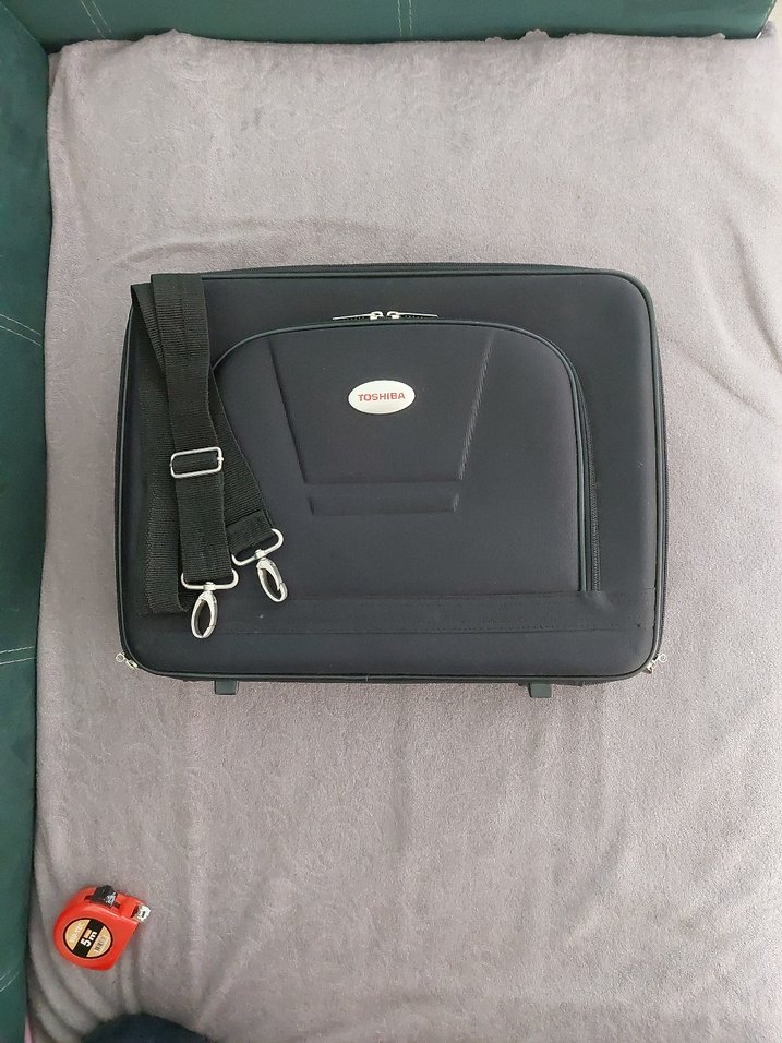 TOSHİBA SİYAH LAPTOP ÇANTASI 44X34 CM 10 CM KALINLIK - Görsel 5