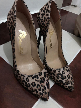Diğer Leopar desenli stiletto