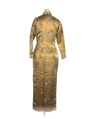 m Beden PreLoved Uzun Elbise %70 İndirimli.