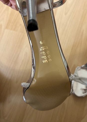 39 Beden Gümüş Renkli Desenli Stiletto Topuklu Ayakkabı