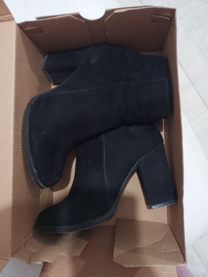 Siyah Süet Tokalı Kadın Topuklu Bot - Görsel 2