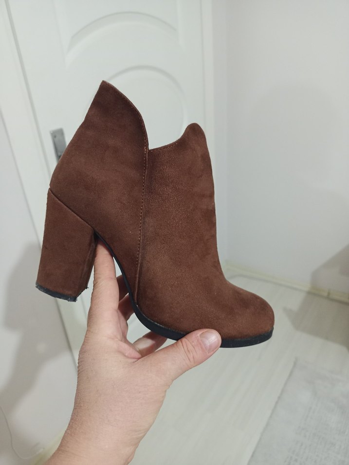 Kahverengi Süet Kadın Topuklu Bot - Görsel 2