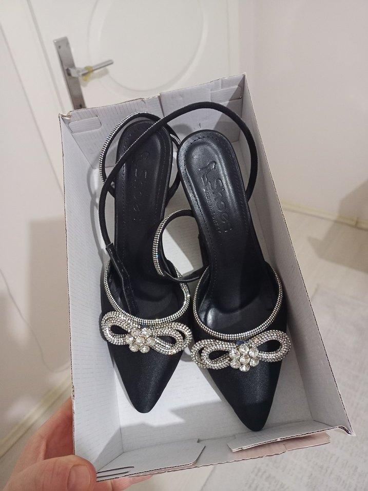 Siyah Parlak Taşlı Stiletto Topuklu Kadın Ayakkabı - Görsel 5