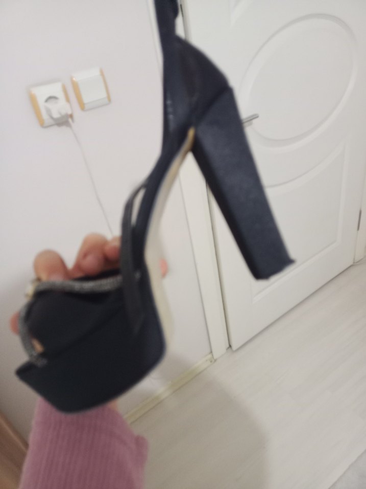 Siyah İşlemeli Tokalı Yüksek Topuklu Kadın Ayakkabı - Görsel 4