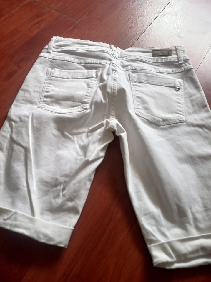 Beyaz Kadın Mini Bermuda Şort - Görsel 2