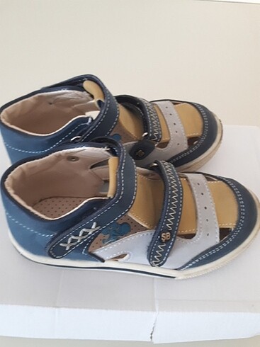 Şirin bebe sevimli bir ayaakbi - Görsel 2