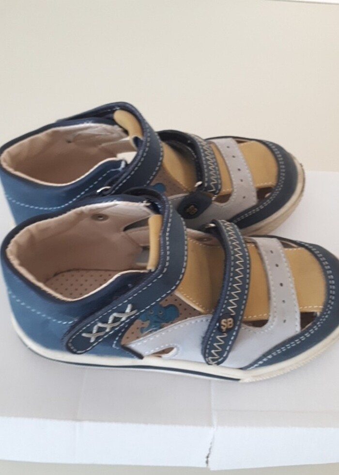 Şirin bebe sevimli bir ayaakbi - Görsel 2