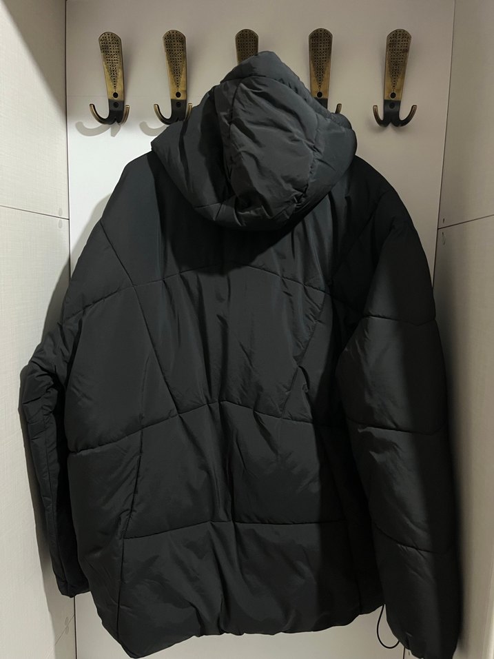 Siyah Kapüşonlu Kadın Kış Montu - Görsel 3