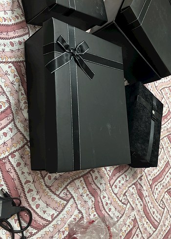 Siyah Kurdeleli Hediye Kutuları - Görsel 2