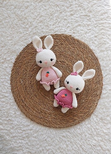 Amigurumi oyuncak tavşan 