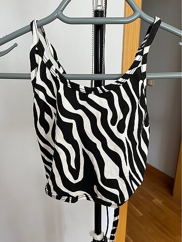 Zara Zebra desen sırtı ipli bluz