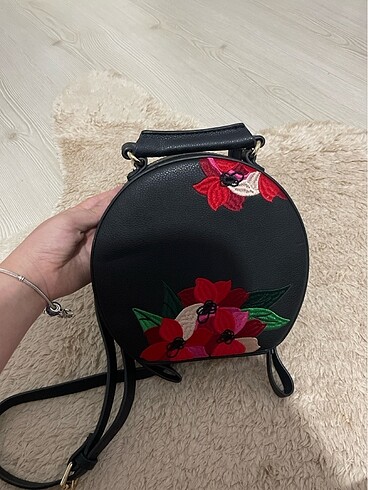 Zara çiçek desenli yuvarlak çanta
