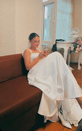 Sade saten gelinlik - Görsel 4