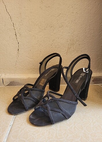 Siyah topuklu ayakkabı - Görsel 4