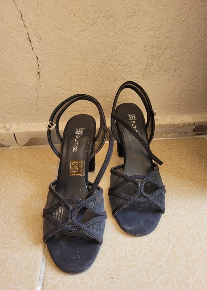 Siyah topuklu ayakkabı - Görsel 3