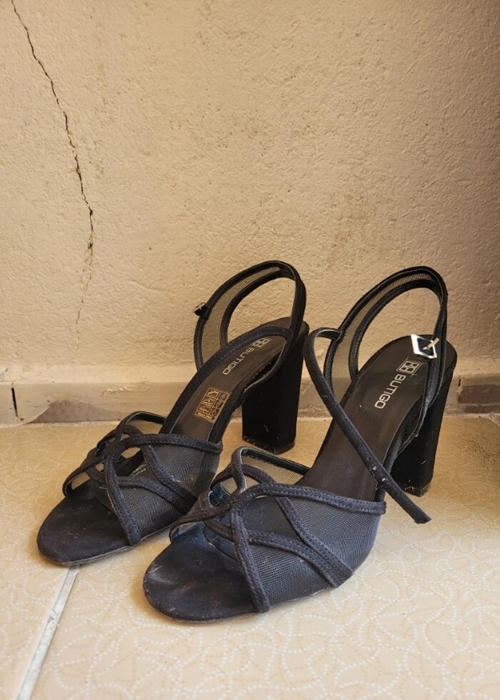 Siyah topuklu ayakkabı - Görsel 4