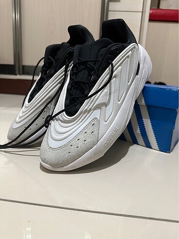 Adidas Ozelia Sneaker