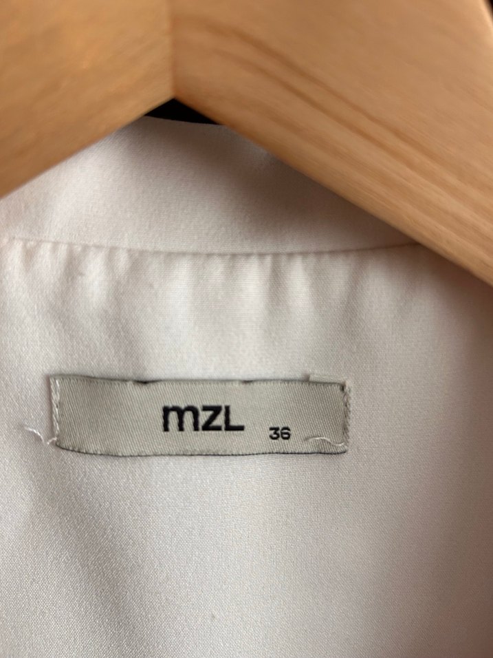 Düğmeli Beyaz Mini Yelek - Görsel 2