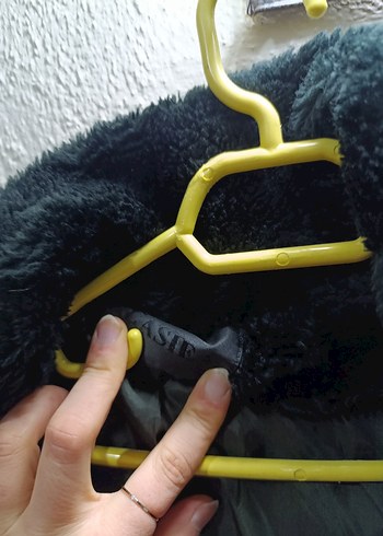 Siyah Midi Peluş Kürk Detaylı Kadın Mont - Görsel 3