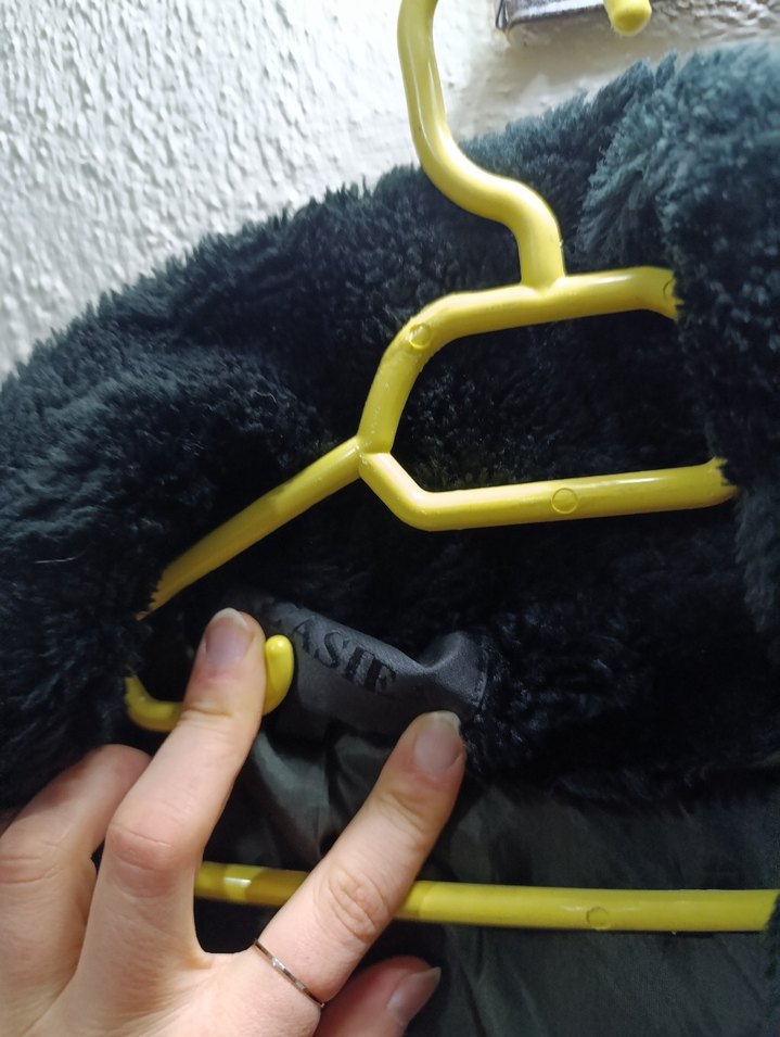 Siyah Midi Peluş Kürk Detaylı Kadın Mont - Görsel 3