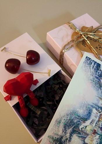 Renkli Hediye Kutusu ve Kartı - Görsel 3