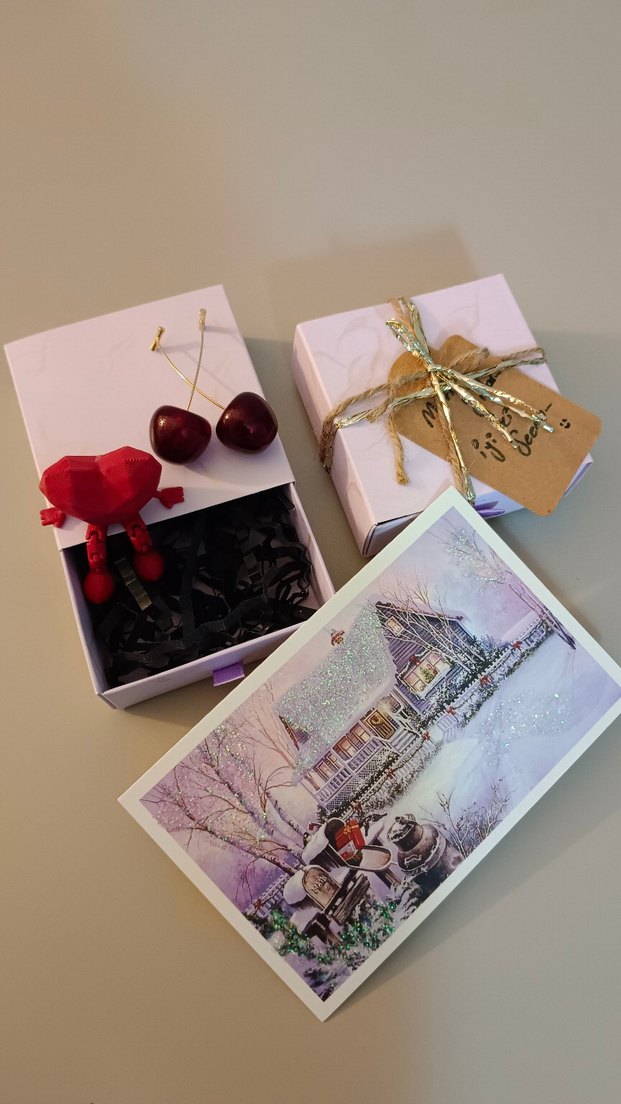 Bordo Hediye Kutusu ve Kış Temalı Kart - Görsel 3