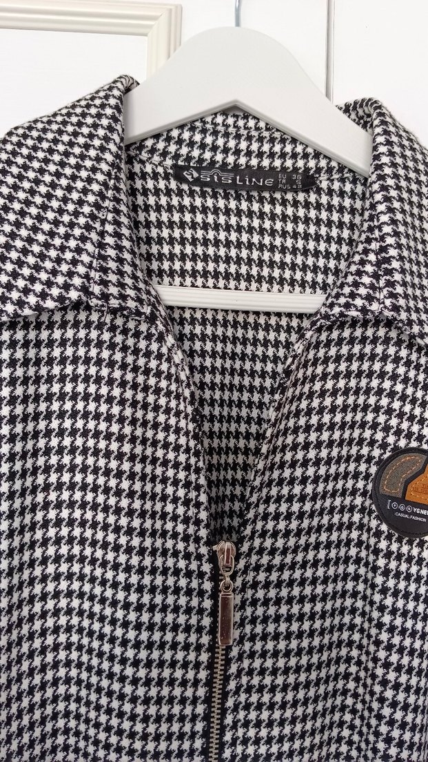 Gri ekoseli, boydan fermuarlı, kendinden kuşaklı - Görsel 2