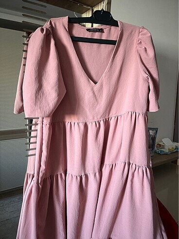 Pembe elbise
