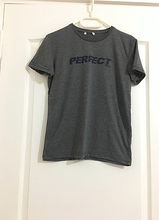 gri tshirt
