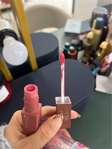 Revolution Ruj ve gloss