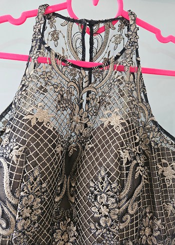 Dantel Detaylı Kahverengi gold işlemeliYılan Desenli Uzun Elbise - Görsel 5