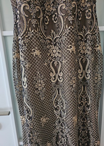 Dantel Detaylı Kahverengi gold işlemeliYılan Desenli Uzun Elbise - Görsel 6