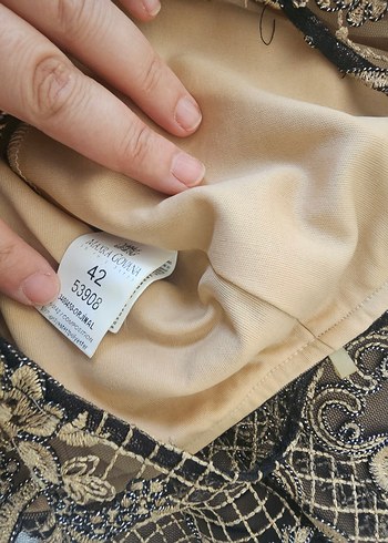 Dantel Detaylı Kahverengi gold işlemeliYılan Desenli Uzun Elbise - Görsel 8