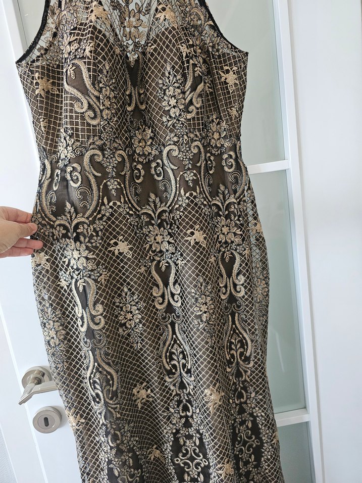 Dantel Detaylı Kahverengi gold işlemeliYılan Desenli Uzun Elbise - Görsel 2