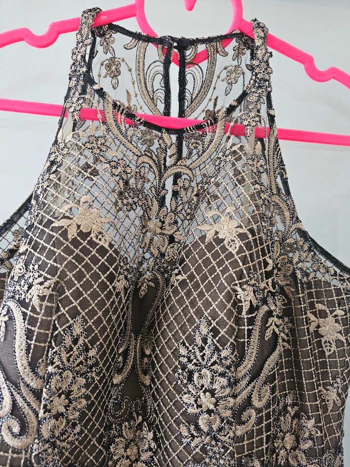 Dantel Detaylı Kahverengi gold işlemeliYılan Desenli Uzun Elbise - Görsel 5