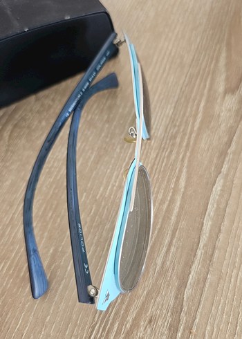Şeffaf Mavi Çerçeveli Kadın Güneş Gözlüğü - Görsel 5
