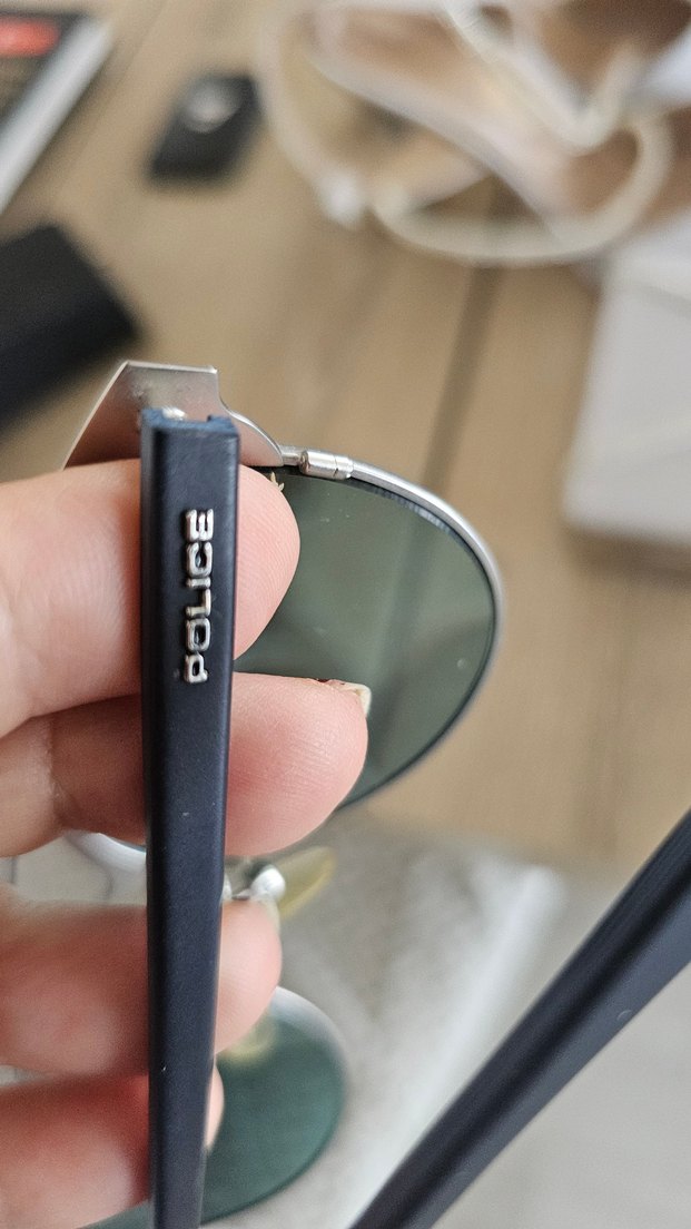 Şeffaf Mavi Çerçeveli Kadın Güneş Gözlüğü - Görsel 2