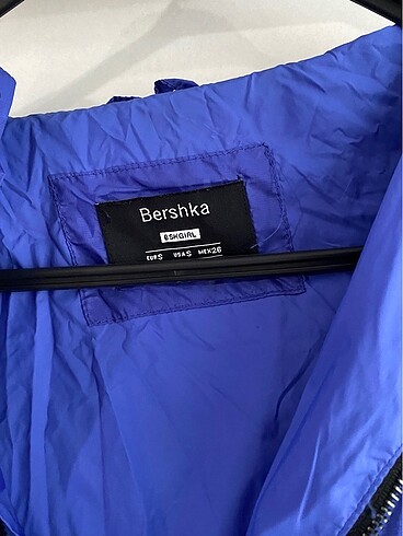 s Beden Bershka yağmurluk