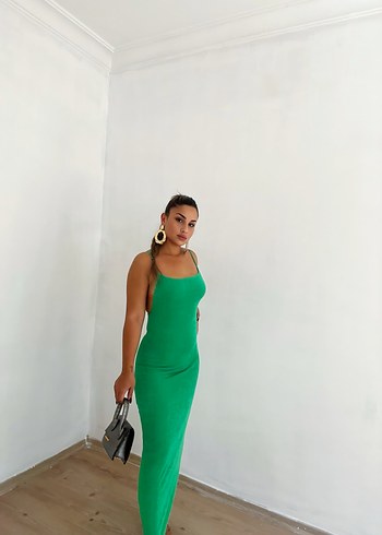 Yeşil Uzun ve İnce Askılı Elbise - Görsel 4