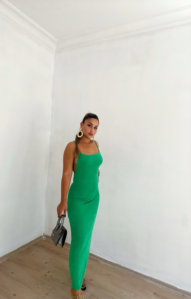 Yeşil Uzun ve İnce Askılı Elbise - Görsel 4
